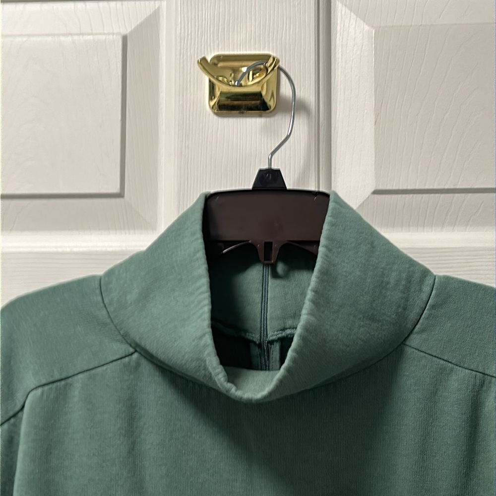 Adidas Cowl Neck ,Back Zip ,Crop Sweatshirt Size 1X - Picture 4 of 15